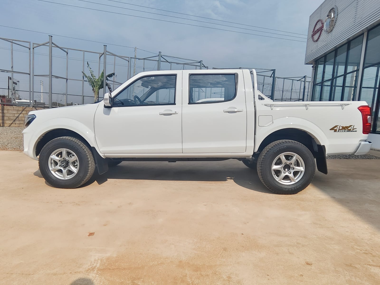 Dongfeng Rich — White